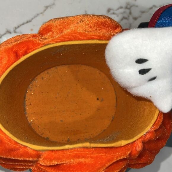 Vintage Mickey Mouse pirate Halloween treat holder. Very good vintage condition. - Picture 9 of 10
